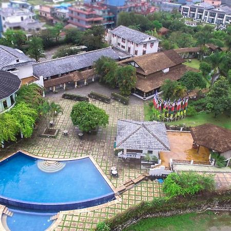Shangri-La Village Resort, Покхара Экстерьер фото