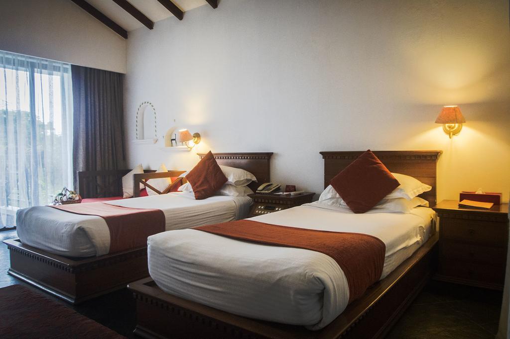 Shangri-La Village Resort, Покхара Экстерьер фото