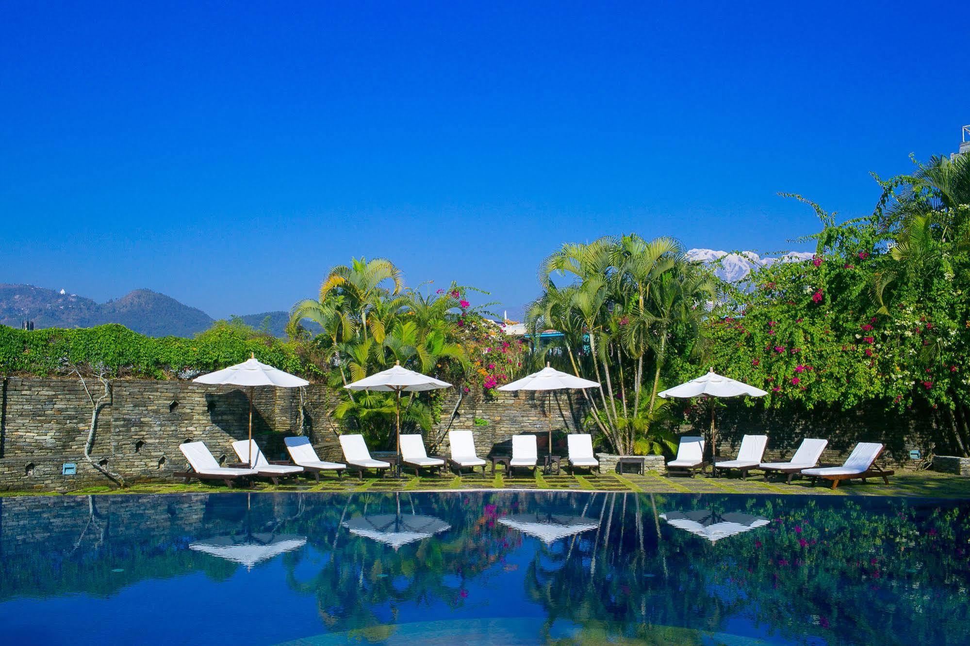 Shangri-La Village Resort, Покхара Экстерьер фото